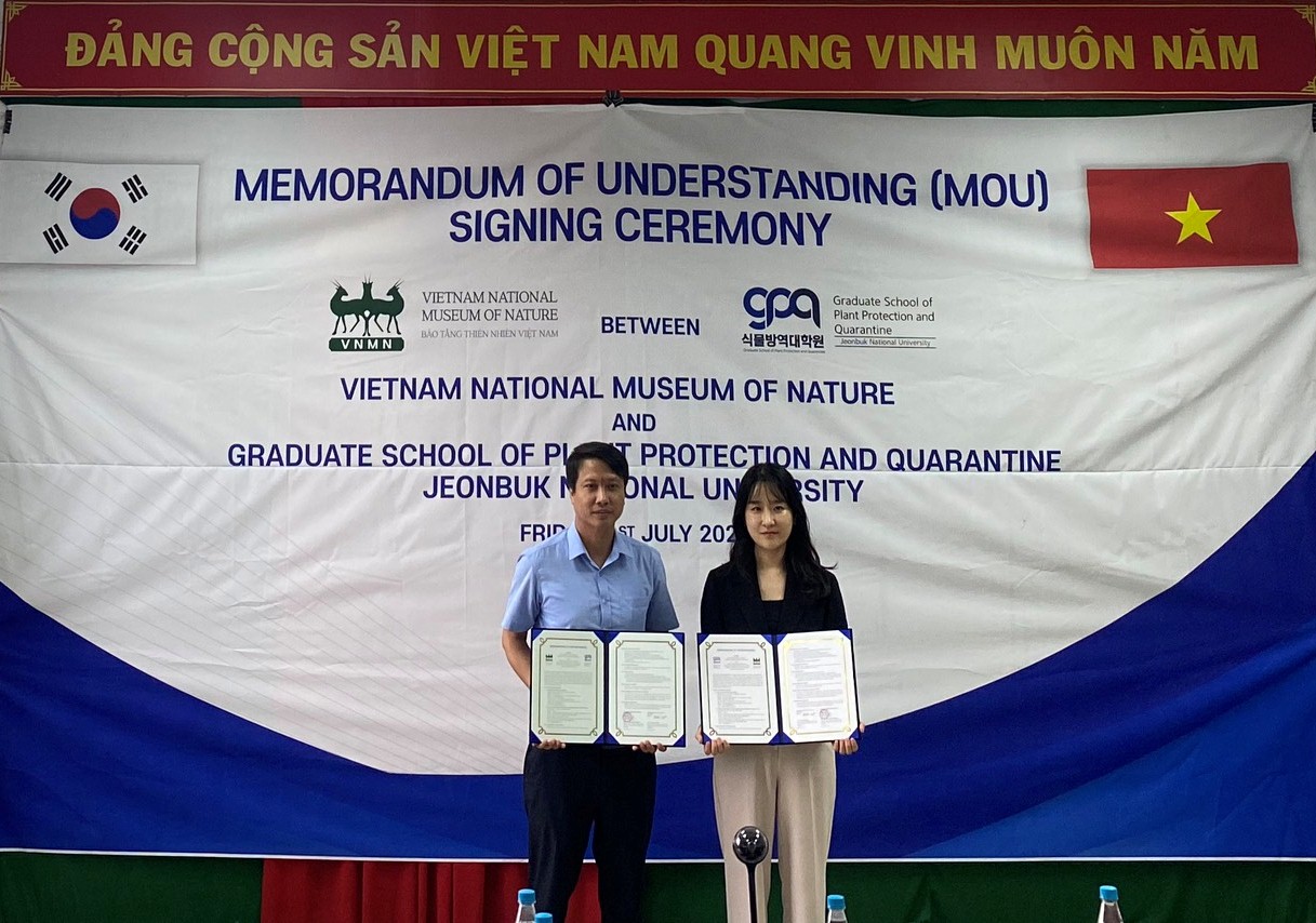 Viện Nghiên cứu Khoa học Miền Trung tiếp đón và làm việc với Trường Đại học Kiểm dịch và Bảo vệ Thực vật thuộc Trường Đại học Quốc gia Jeonbuk, Hàn quốc